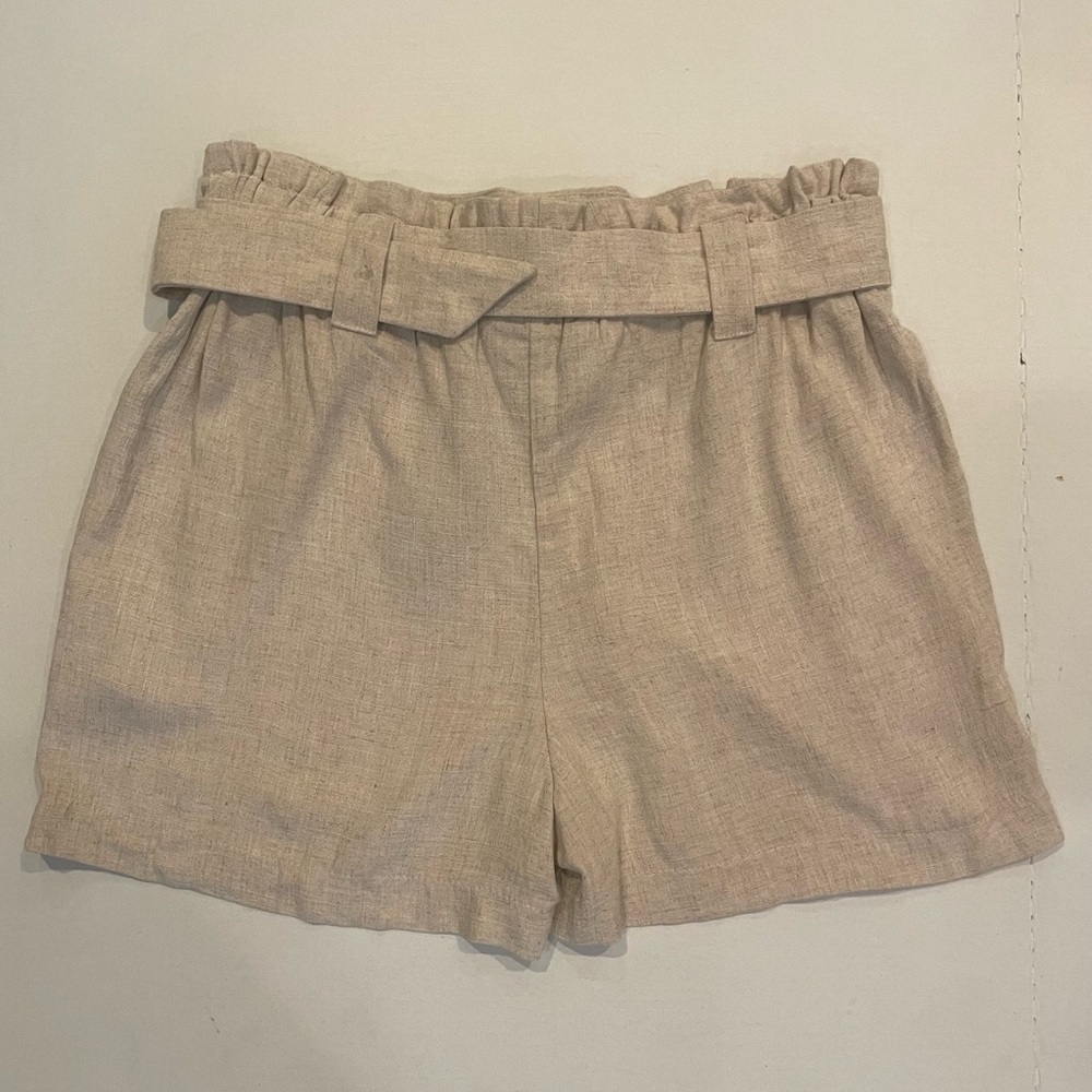 New Look NWT Beige High Waisted Bermuda Shorts with Belt Buckle | Size US 8 - Picture 5 of 6